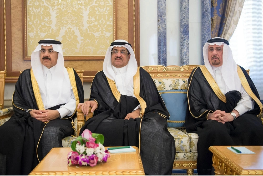 مساعد العيبان وعصام بن سعيد ونزار مدني خلال اللقاء
