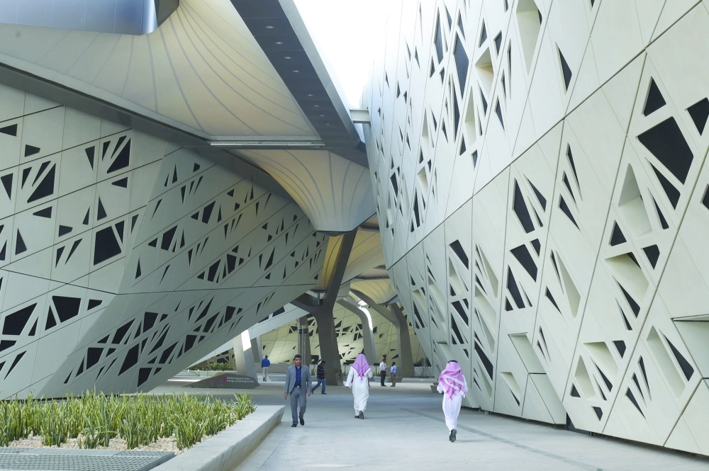 المدخل المؤدي إلى حوار الطاقة المنعقد في مركز الملك عبدالله للأبحاث والدراسات البترولية بالرياض