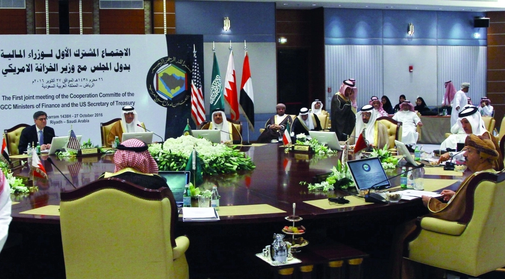 اجتماع وزراء مالية الخليج أخيرا في الرياض                                                                        (مكة)