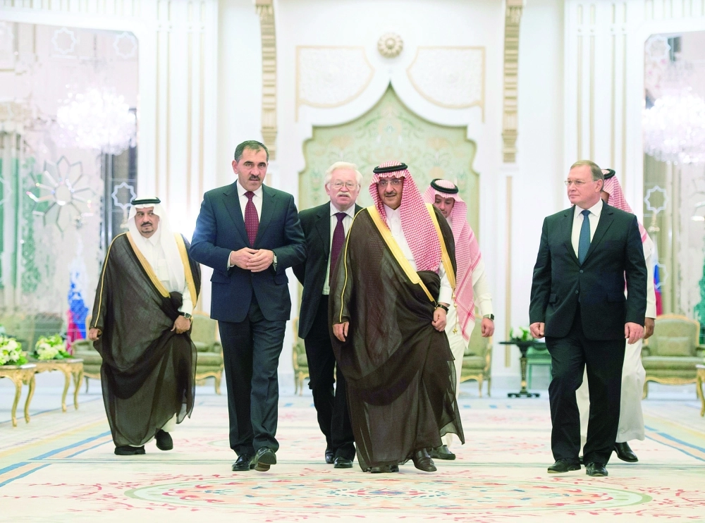      الأمير محمد بن نايف لدى استقباله يونس بيك بفكوروف                     (واس)