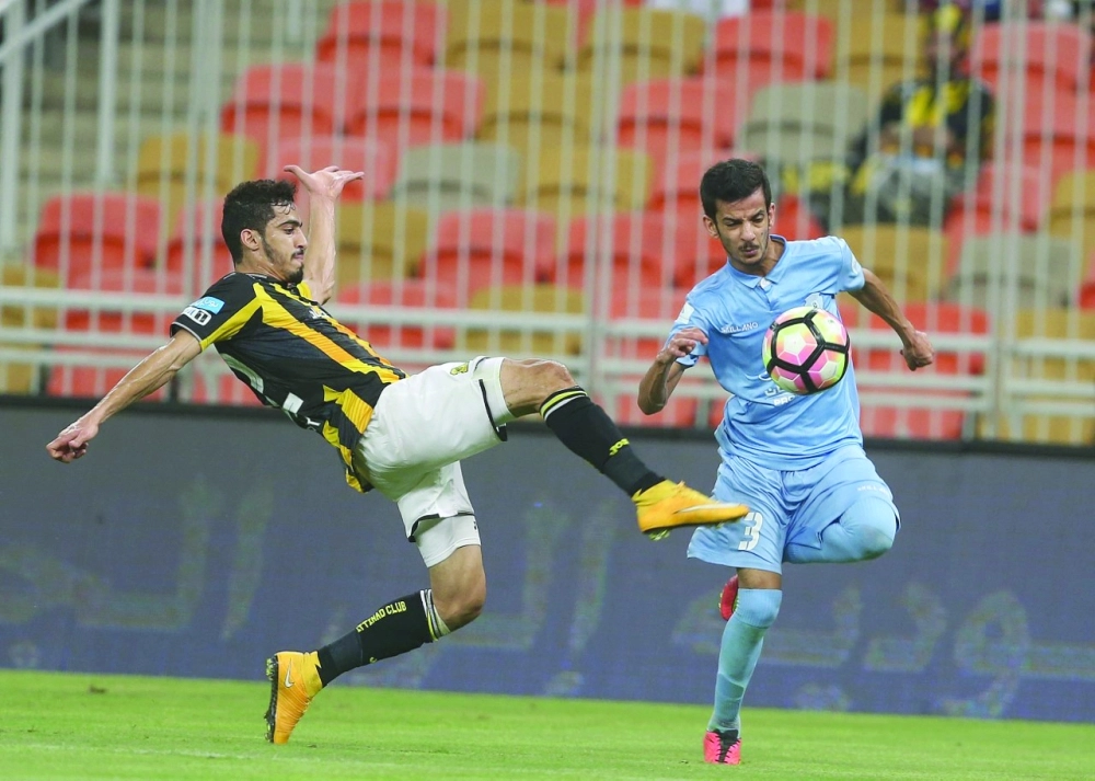 الاتحاد والباطن أمس الأول في جدة                   (علي القرني)