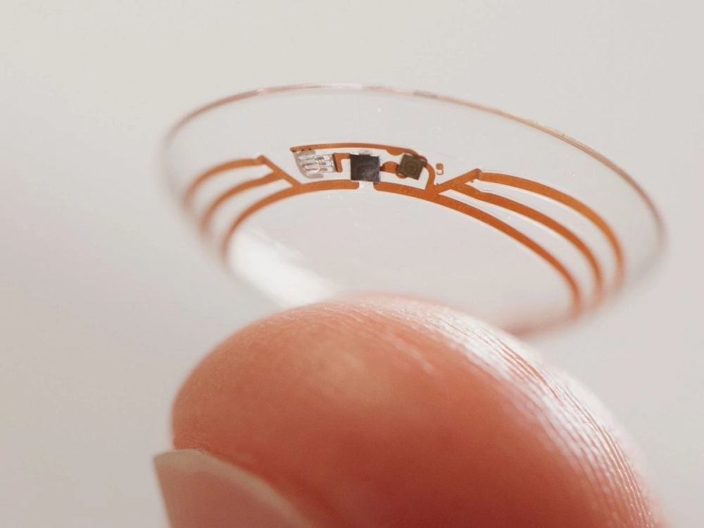 عدسة تعمل بالطاقة الشمسية