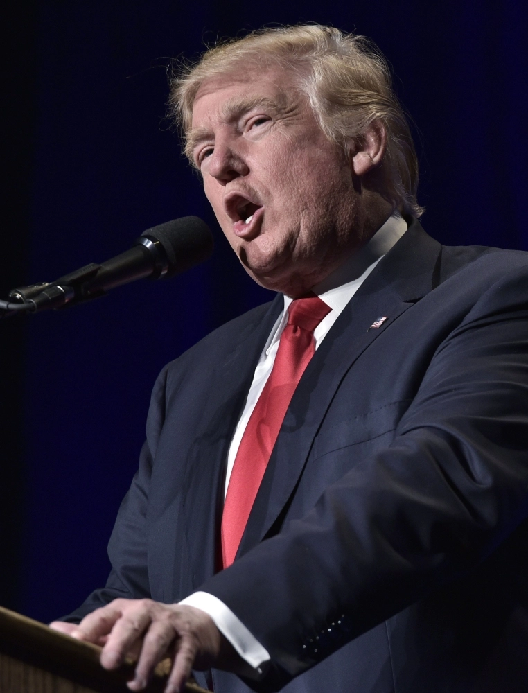 دونالد ترامب متحدثا في حشد بنيفادا (أ ف ب)