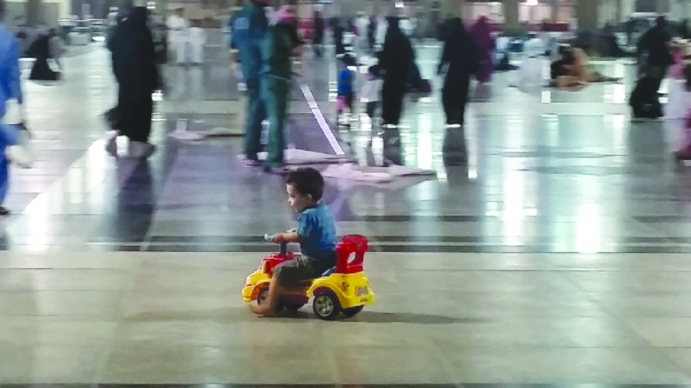 سيارات أطفال في الساحات             (مكة)