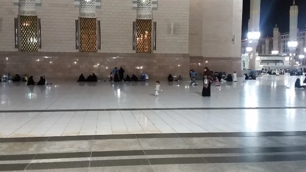 تجمع السيدات في الساحات                 (مكة)