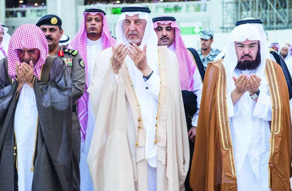 من صلاة الاستسقاء في الحرم المكي أمس   (مكة)