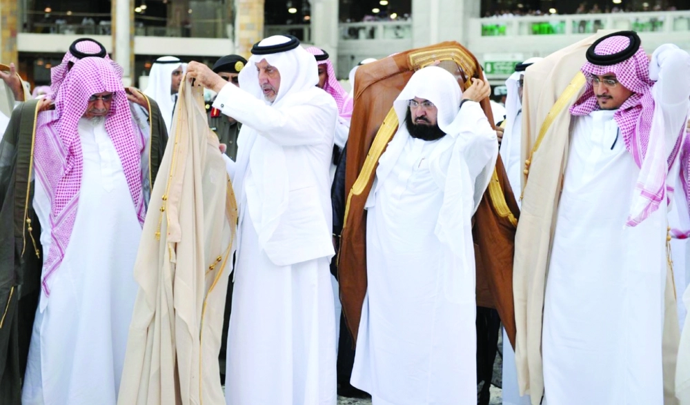 من صلاة الاستسقاء في الحرم المكي أمس   (مكة)