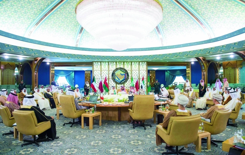 ولي ولي العهد أثناء ترؤسه الاجتماع الخليجي بالرياض أمس (بندر الجلعود)