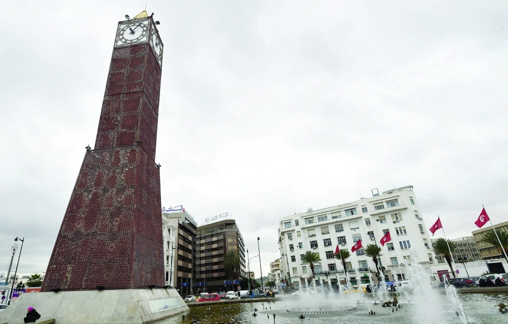 الساعة التي وقف عليها الرجل (أ ف ب)