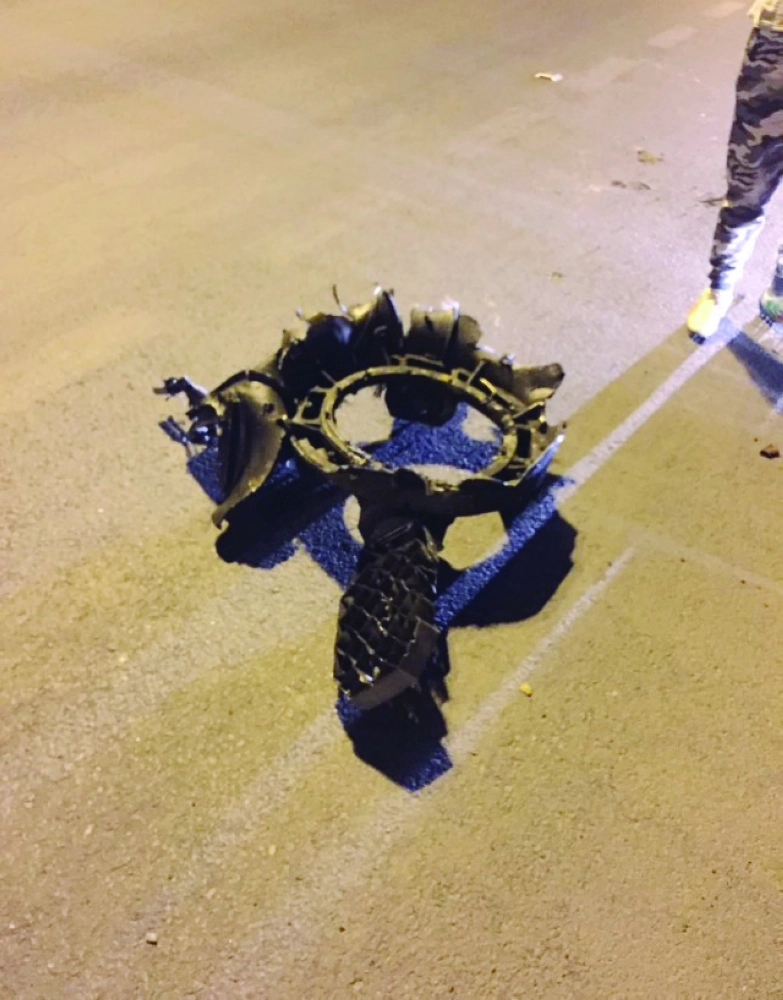 جزء من الصاروخ الذي استهدف نجران                                (مكة)