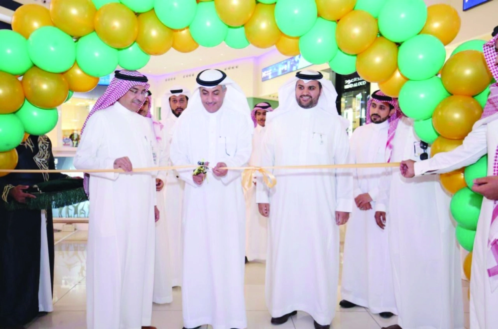  حمد الضويلع يدشن الحملة في الرياض أمس   (مكة)