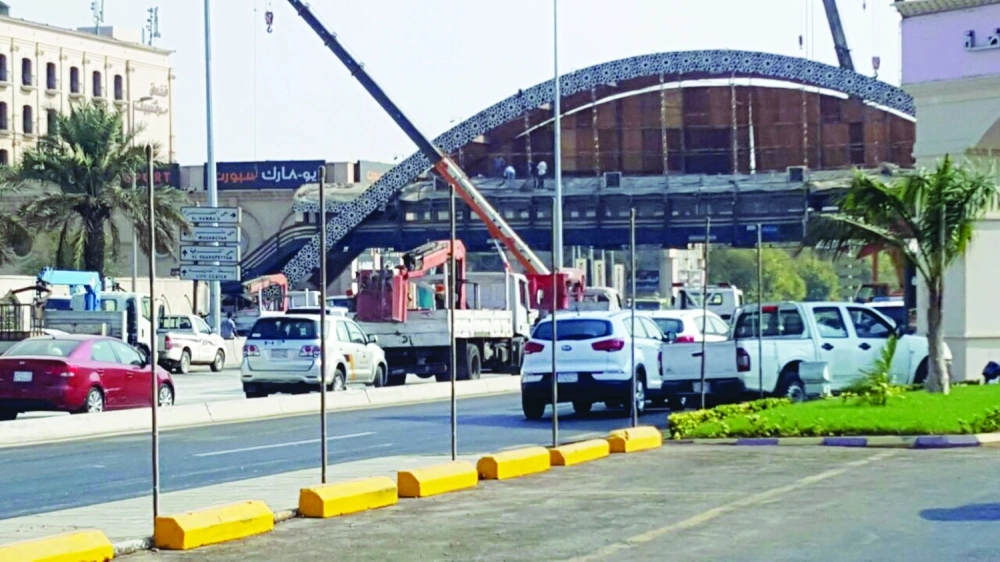 إغلاق طريق المدينة عقب الحادث        (علي القرني)