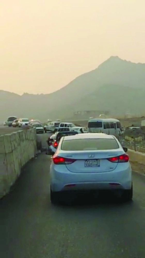 الزحام المروري عند مدخل العبارة     (مكة)