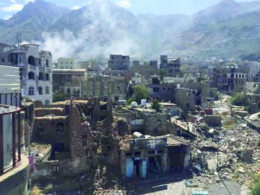 دمار بسبب قصف ميليشيات الحوثي وصالح لأحياء المدنيين في تعز (مكة)
