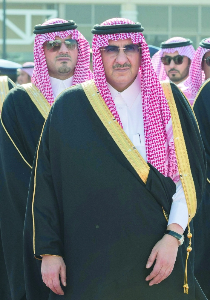 الأمير محمد بن نايف لدى استقباله الشيخ خليفة آل خليفة 