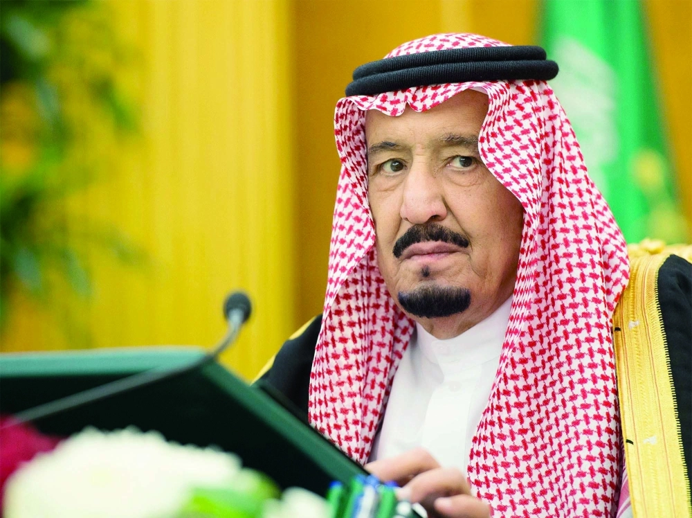 الملك سلمان خلال ترؤسه جلسة المجلس في قصر اليمامة بالرياض اليوم (واس) 