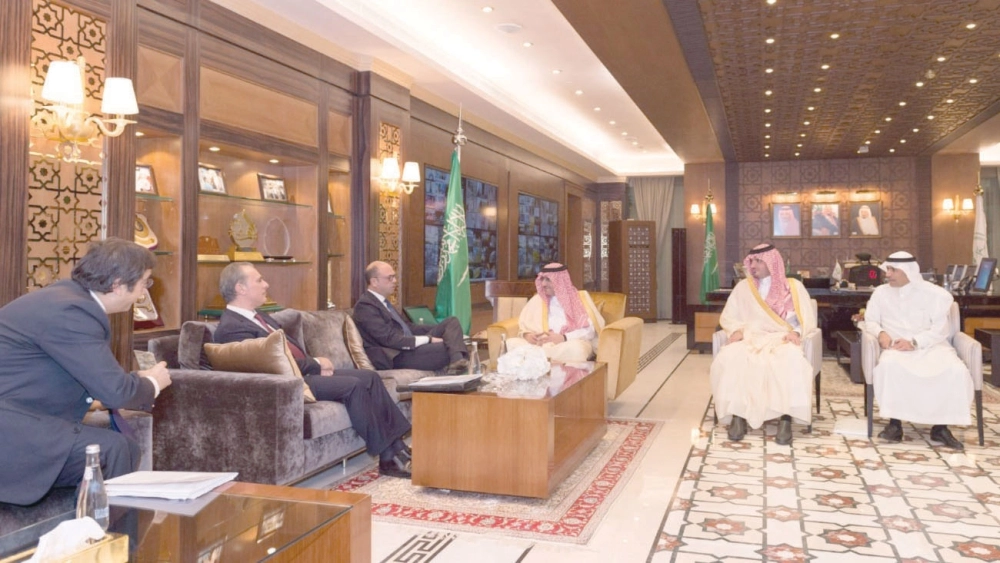 الأمير محمد بن نايف يلتقي أنجيلينو ألفانو                                                     (واس)  