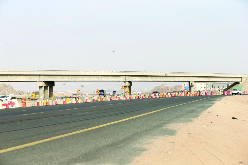 الطريق المغلق بعد حادثة كوبري الجموم                    (مكة)