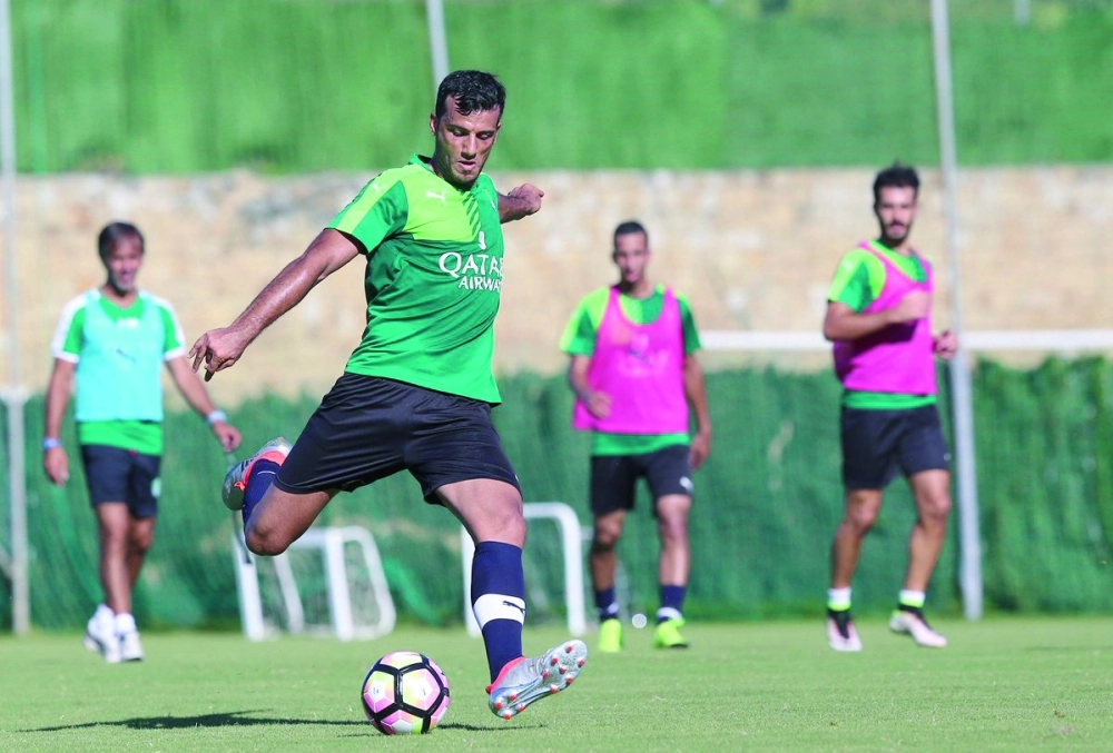 عمر السومة خلال تدريب الأمس