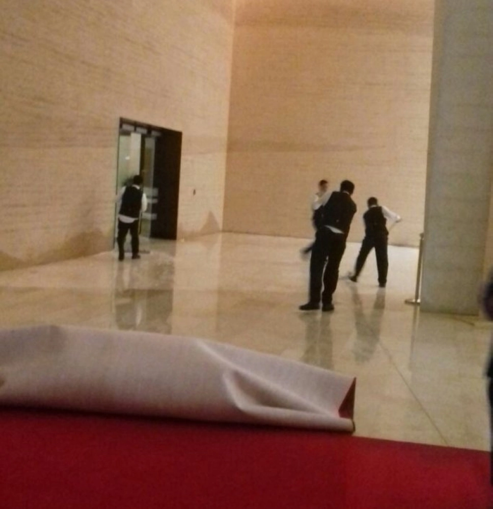 أثناء محاولة تصريف الأمطار في موقع الحفل (مكة)