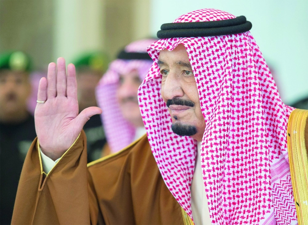 الملك سلمان محييا أهالي الأحساء