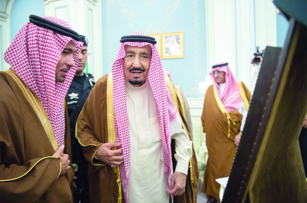 الملك سلمان خلال حفل تدشين مشاريع الإسكان بالأحساء أمس 