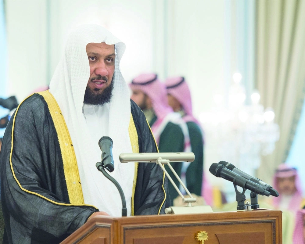 الحادي يلقي كلمة الأهالي