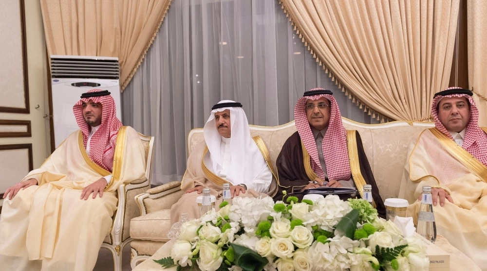 الأمير محمد بن نايف خلال استقباله راي مابوس اليوم في قصر الخليج (واس)