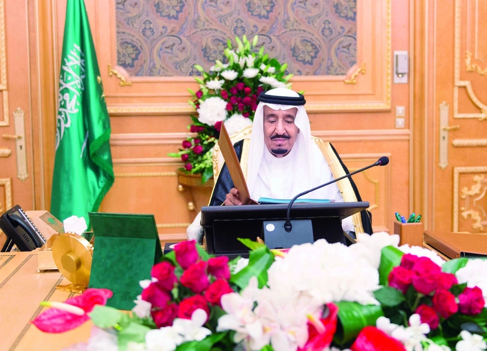  الملك سلمان مترئسا جلسة مجلس الوزراء في قصر الصفا بمكة   (مكة)