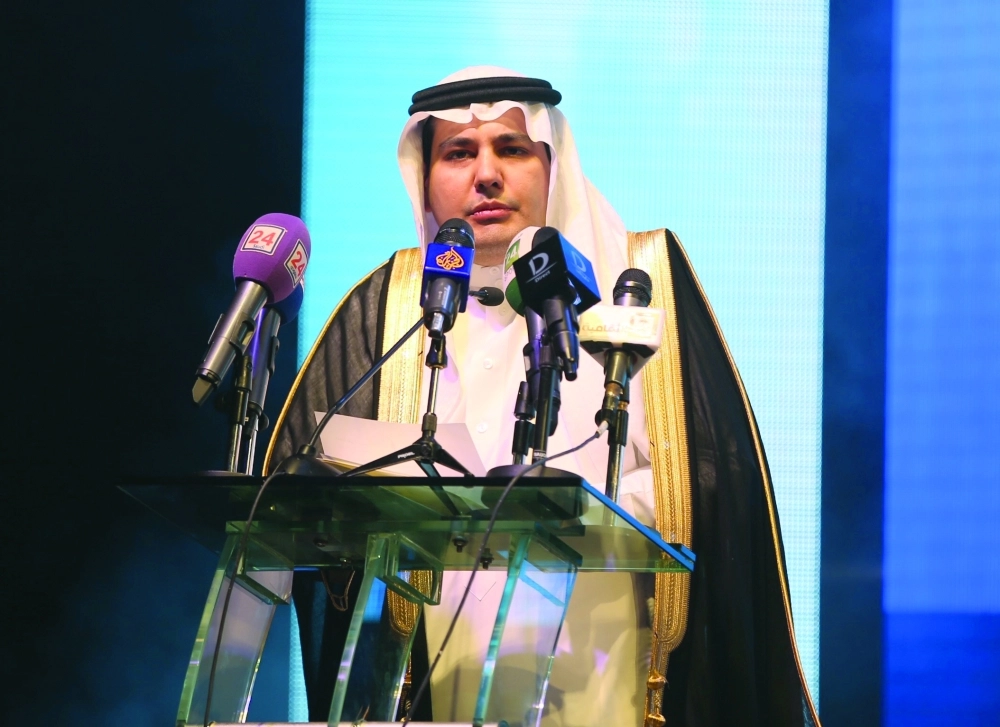 الطريفي متحدثا للأدباء في افتتاح مؤتمرهم بالرياض أمس (زياد الرزيزاء)
