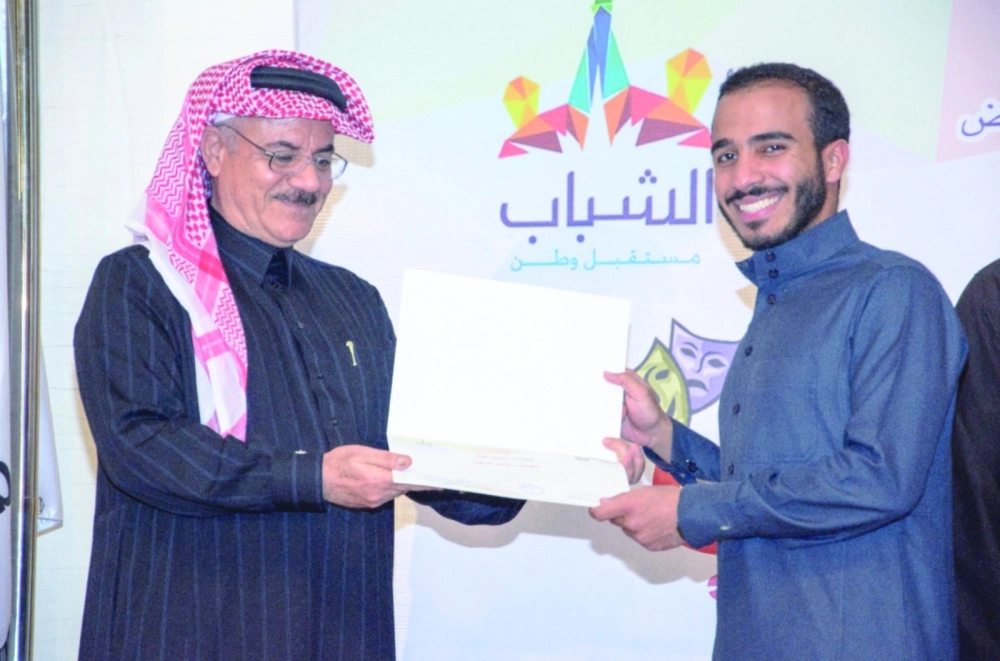 تكريم أحد المشاركين    (مكة)