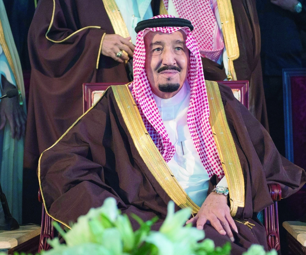 .. ويتابع فقرات الحفل