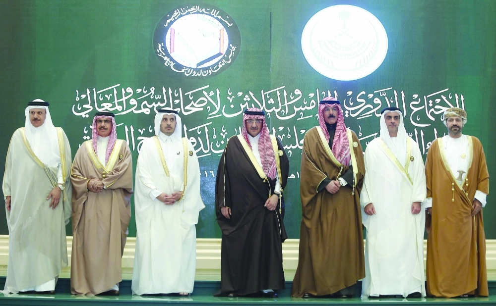  ولي العهد متوسطا وزراء داخلية دول مجلس التعاون في اجتماعهم أمس (محمد مشهور)

