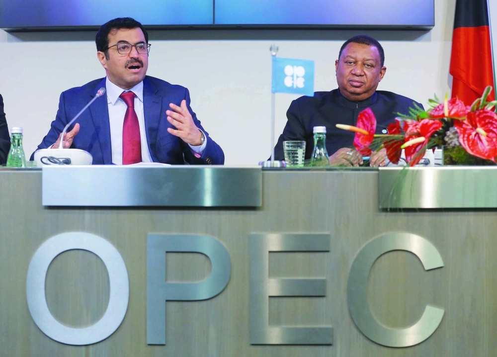 السادة خلال المؤتمر الصحفي                       (رويترز)