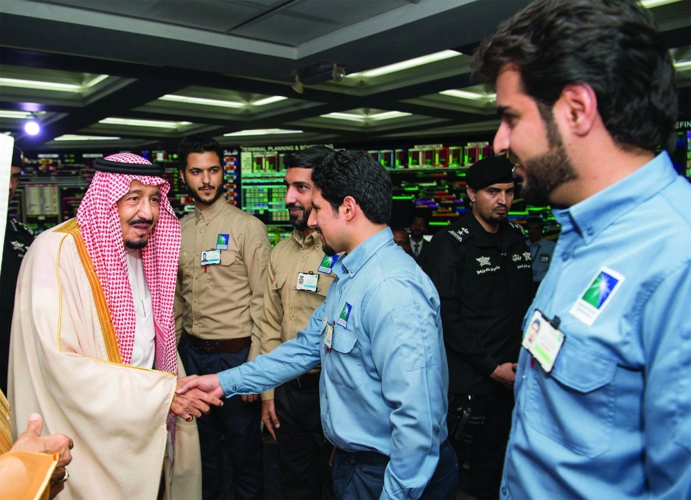 خادم الحرمين الشريفين مع عدد من موظفي المركز (بندر الجلعود) 