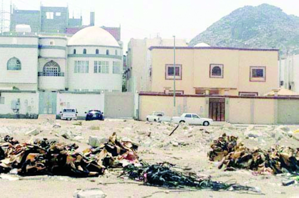 مخلفات بناء في حي العسيلة بمكة  (مكة)