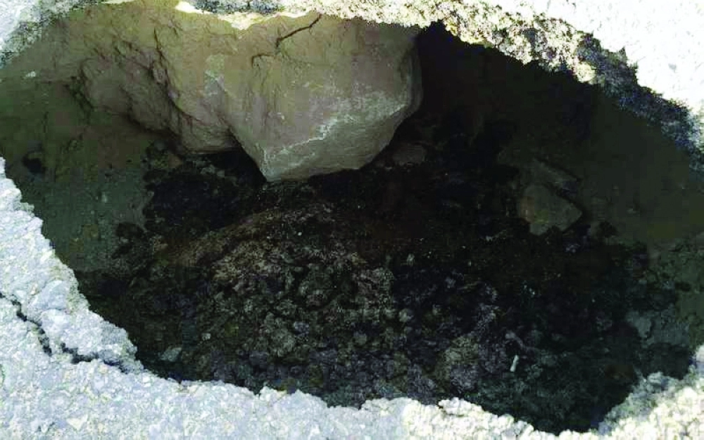 حفرة تتوسط أحد شوارع مكة  (مكة)