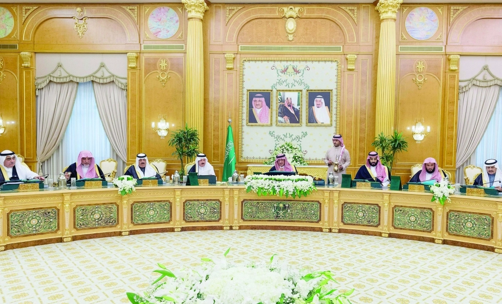 الأمير محمد بن نايف لدى تروسه جلسة المجلس اليوم بحضور الأمير محمد بن سلمان (واس)