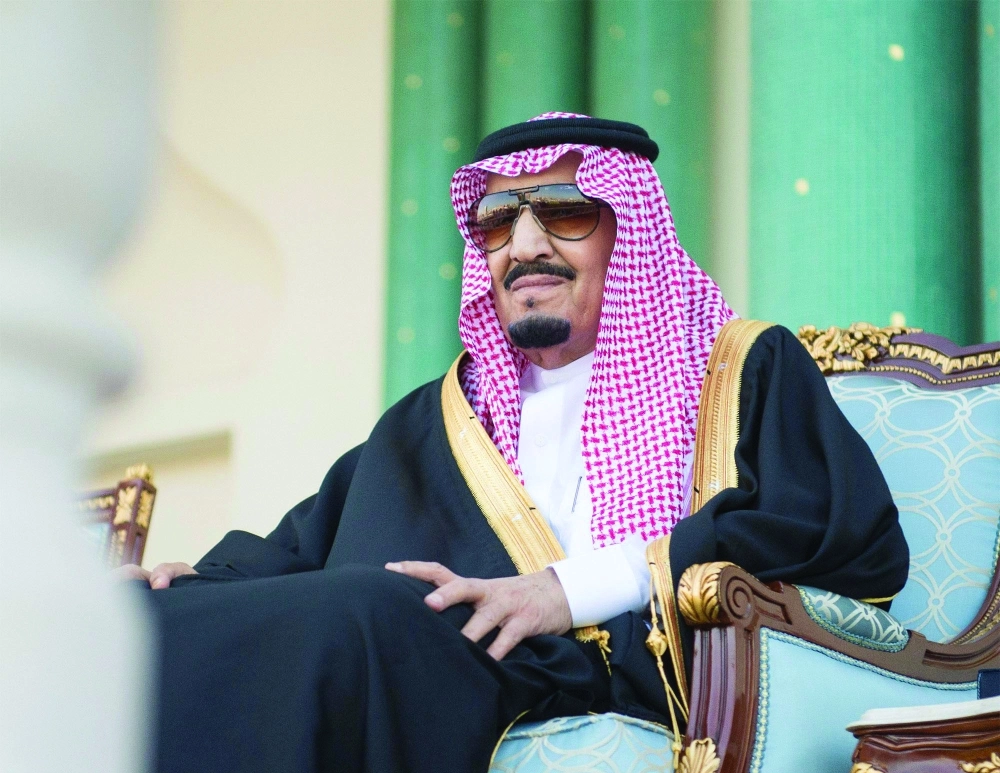 الملك سلمان لدى وصوله الدوحة أمس                                                    (واس)