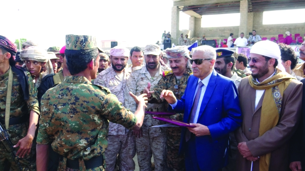 وزير الداخلية اليمني يسلم شهادات التخرج لدفعة من القوات الخاصة بعدن            (أديب محمد)