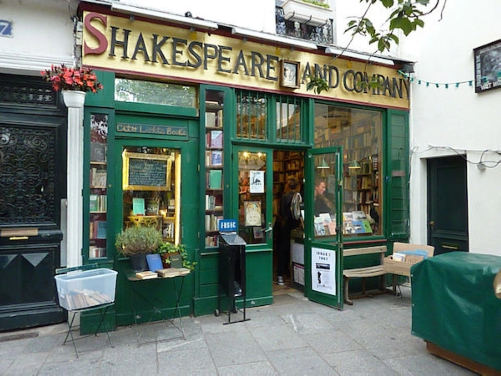 7- Shakespeare and Company (باريس، فرنسا)