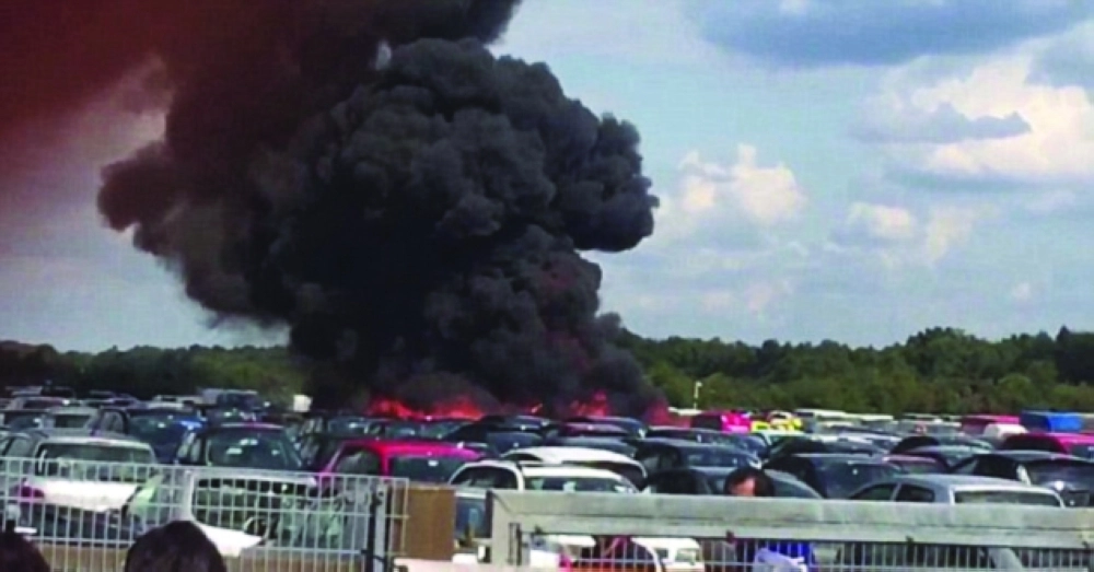 الدخان فوق مكان حادث تحطم الطائرة (مكة)