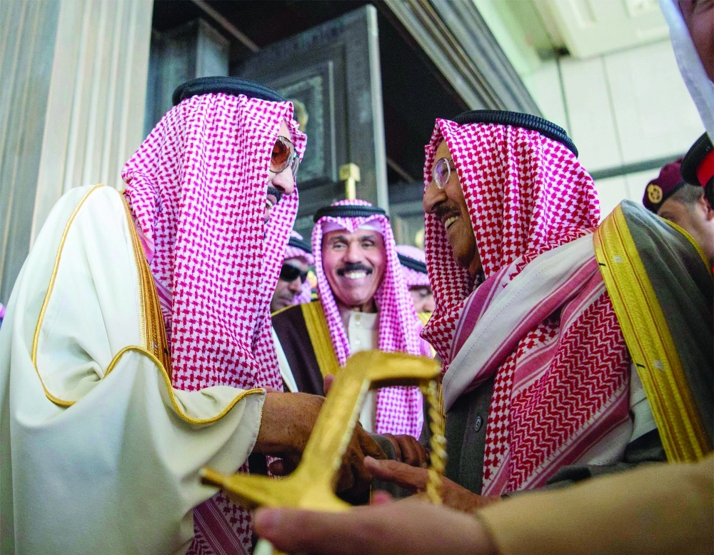 الملك سلمان والشيخ صباح الصباح في حديث باسم خلال المأدبة