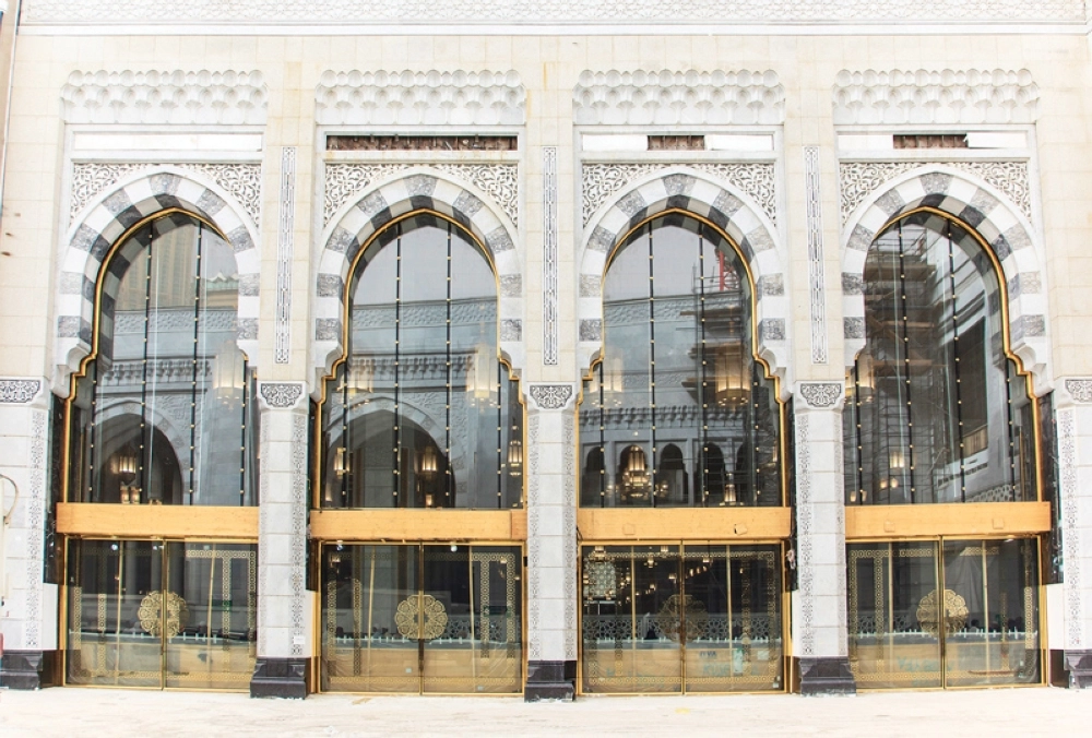 الأبواب الزجاجية بين التوسعة الثالثة والمباني المؤدية لصحن المطاف (مكة)