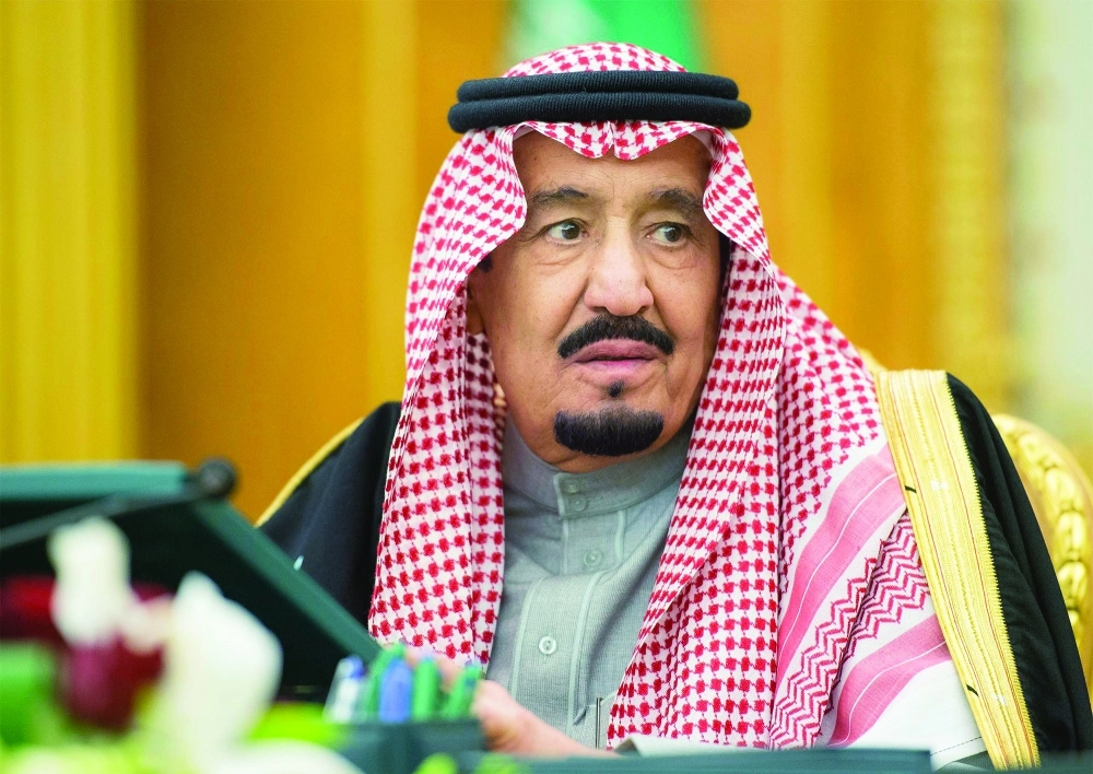 الملك سلمان مترئسا الجلسة في قصر اليمامة  