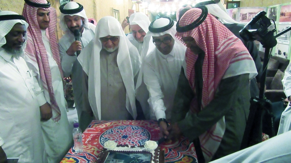 الاحتفال بتدشين الكتاب                                     (مكة) 