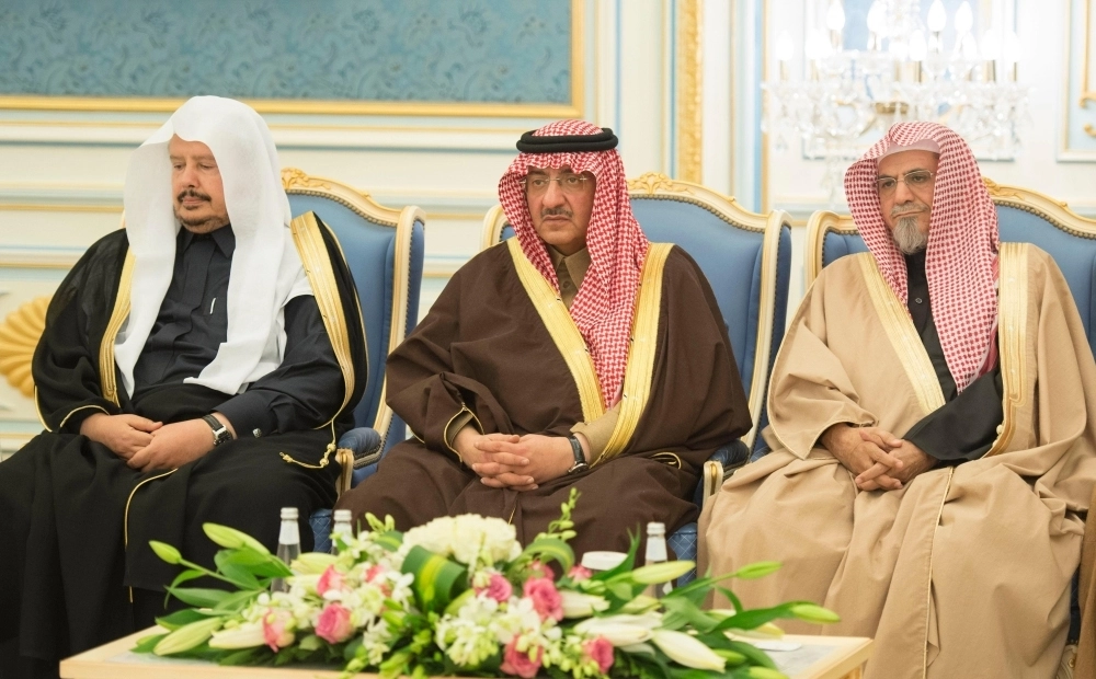 الأمير محمد بن نايف خلال أداء أعضاء المجلس للقسم