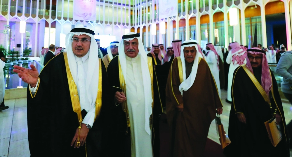 العساف والخليفي قبيل الحفل (محمد مشهور)