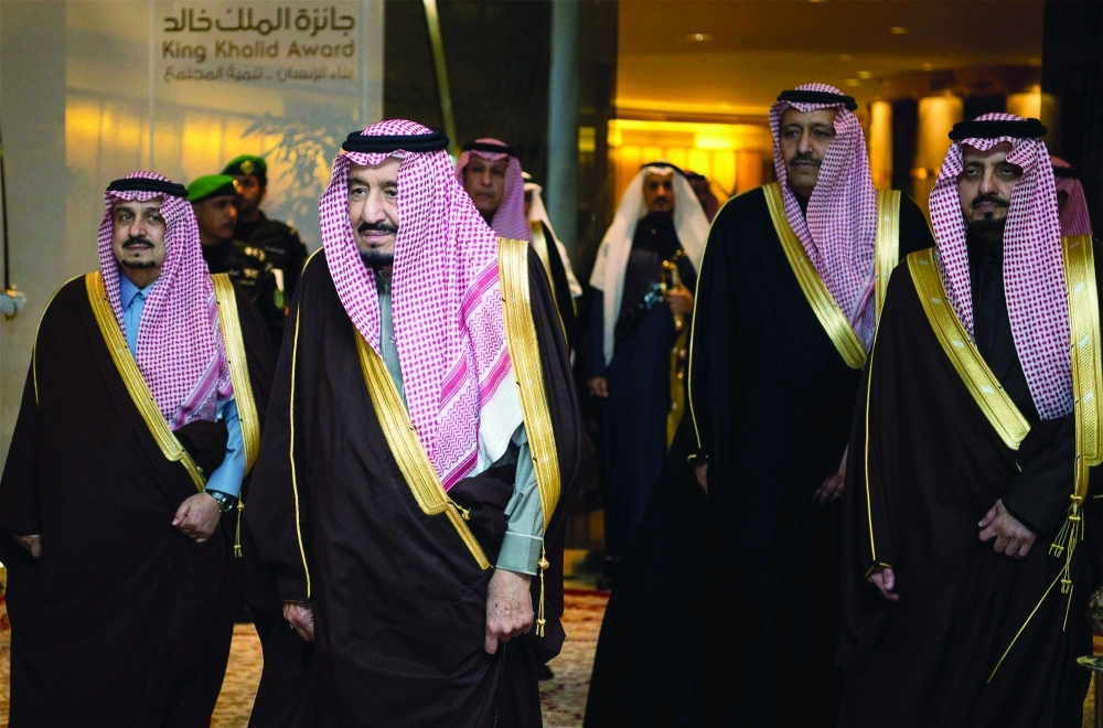 خادم الحرمين لحظة وصوله مقر الحفل     