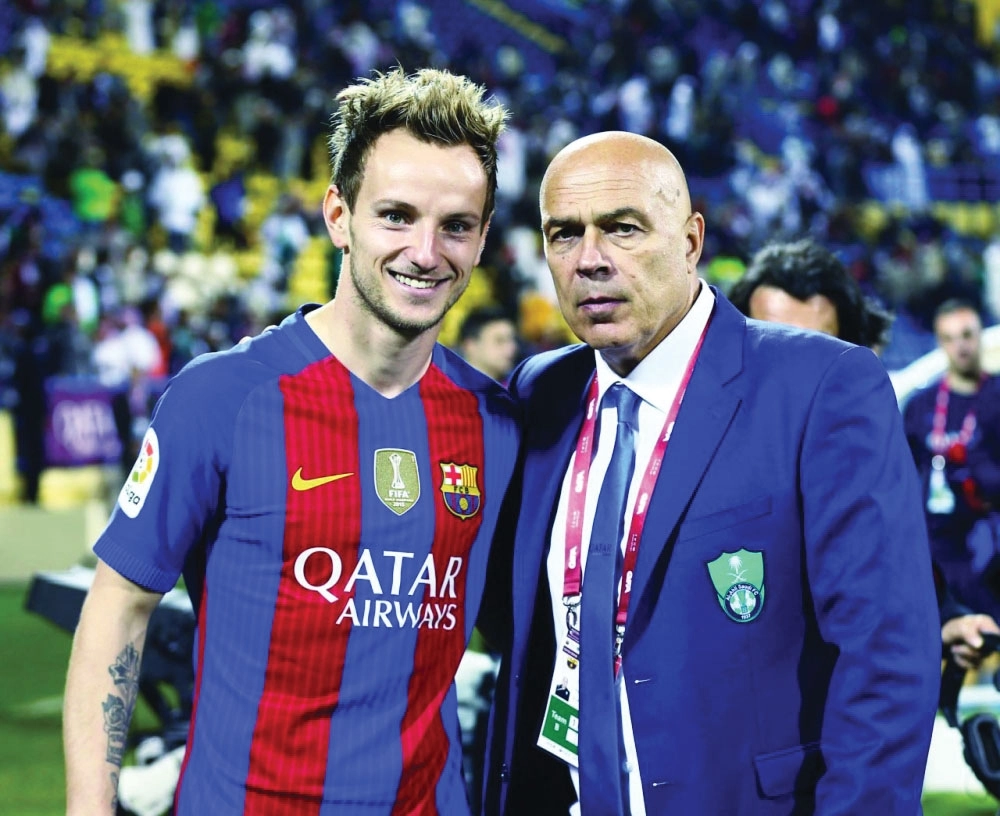 إيفان راكيتيتش إلى جانب جروس عقب المباراة    (إعلامي الأهلي)